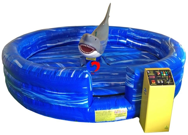 Mechanical rodeo shark