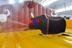 customized large Western inflatable crash mattress kids adult mechanical rodeo bull riding toys for sale