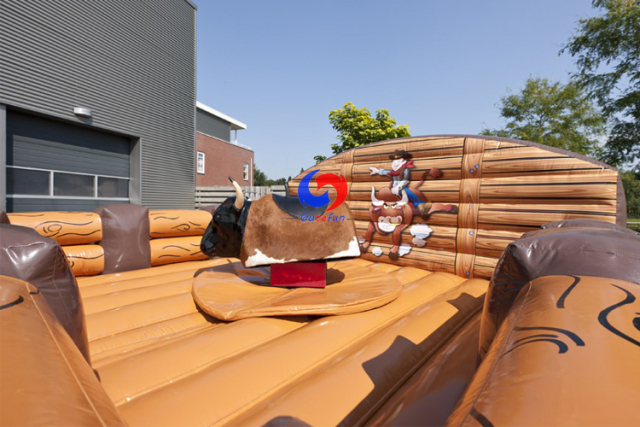 Mechanical Rodeo Bull Riding Western bull inflatable