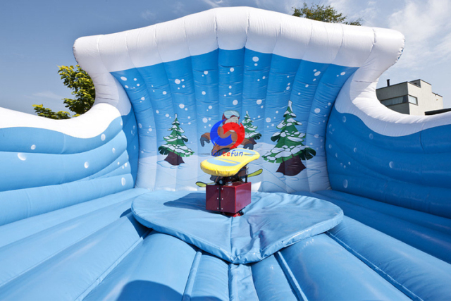 cool winter-themed snowboard Simulator Ride with inflatable crash mat, mechanical rodeo riding snowboard for sale