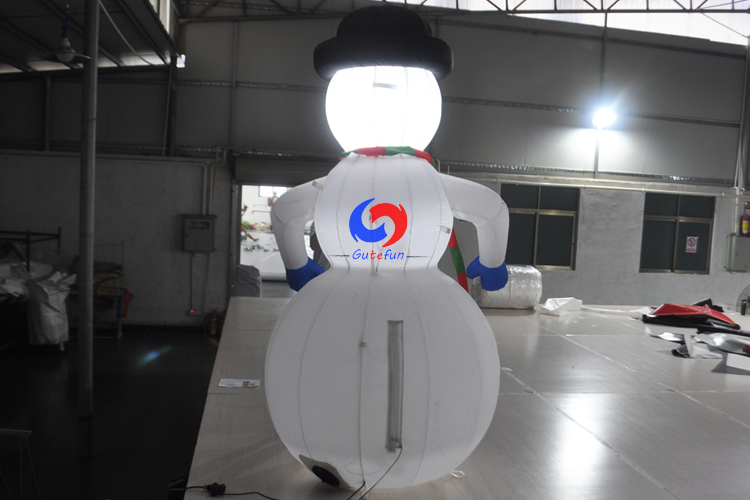 Winter 2.5m LED Christmas inflatable snowman, Christmas themed attractions snowman inflatables
