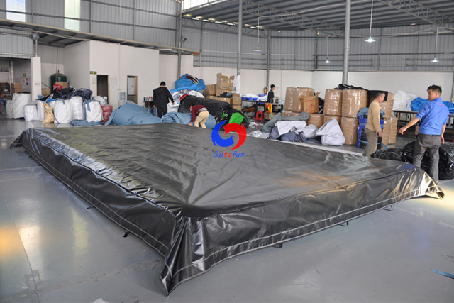 Customized Outdoor&indoor sports soft air floor ground protection inflatable safety mat for school/gym/playground/stadium