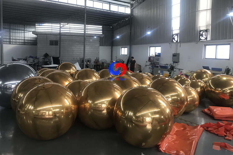 highly reflective xmas advertising 0.6m inflatable gold/red/rainbow pvc show mirror balls inflatable decorative ball