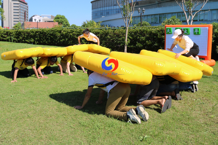 4 vs 4 Fast Human made inflatable gym air mats track Merry Road inflatable for team building games