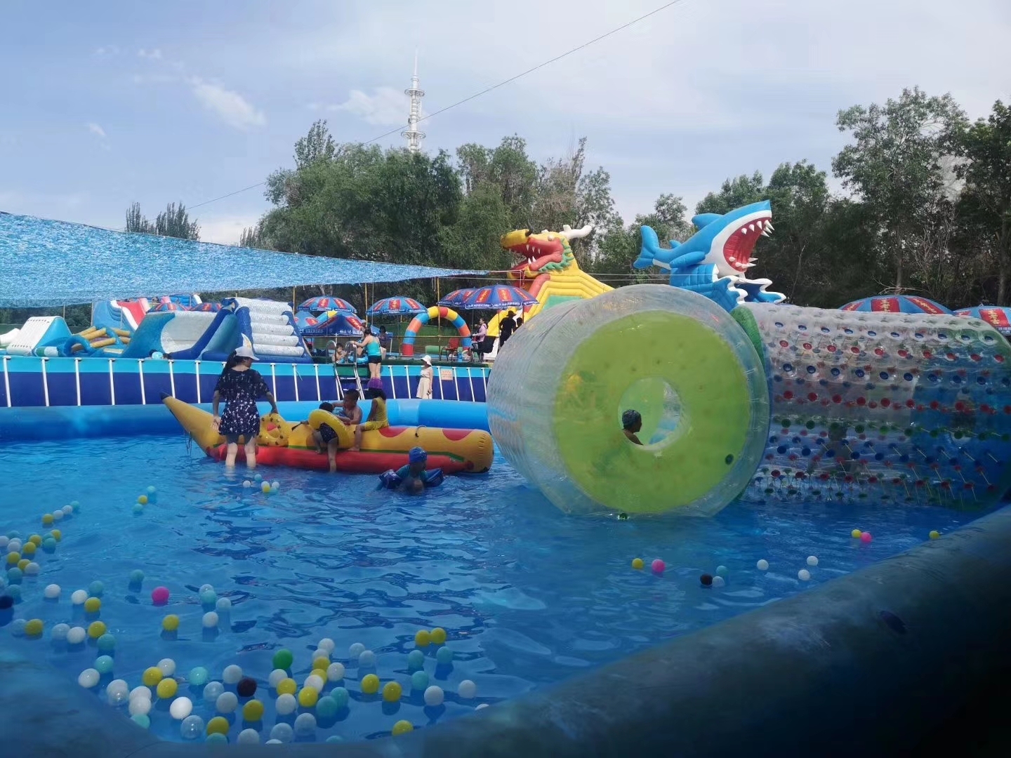 outdoor&indoor above ground Mobile commercial large swimming pool with floating inflatable pool floats water parks