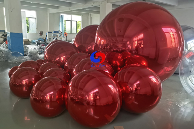 2023 Xmas decoration ornaments balls China Christmas inflatable balloons red decor big shiny balls/sphere