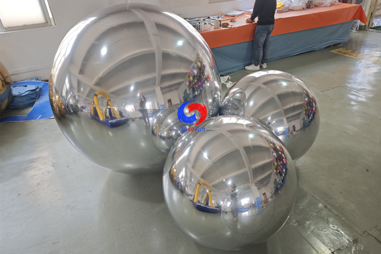 Fire retardancy/certification silver inflatable mirror finish balls for Christmas decorations in a shopping centre