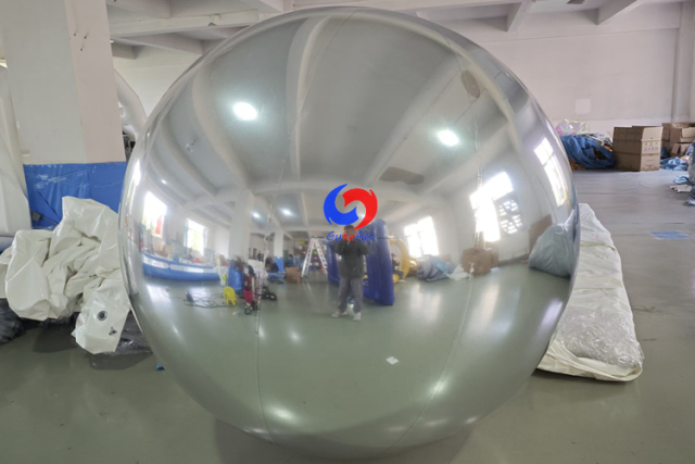 Weather resistant outside decor different sizes of silver balls big shiny balls for balloon artist