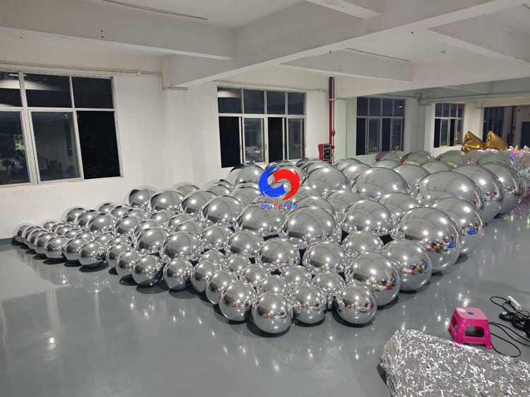 China TOP sale Giant silver big shiny balls / large silver inflatable mirror chrome balls / balloons