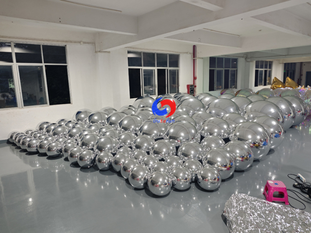 China TOP sale Giant silver big shiny balls / large silver inflatable mirror chrome balls / balloons