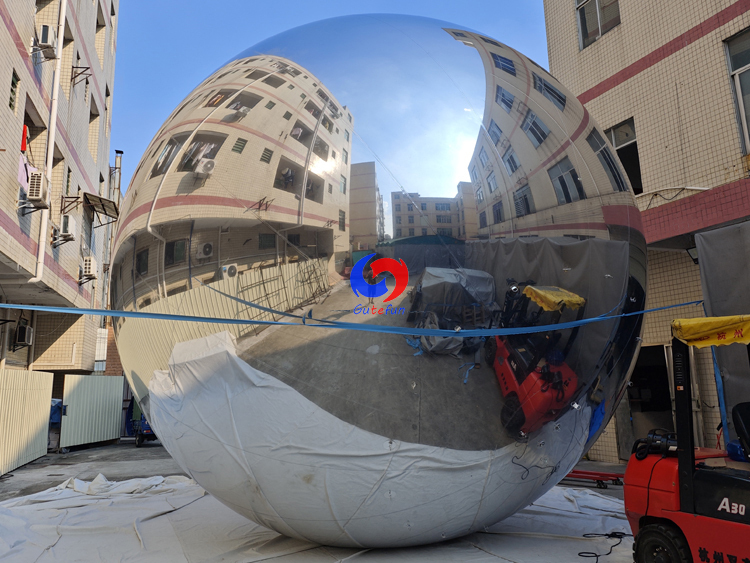 Custom size 13ft / 4m Giant silver big shiny inflatable mirror balls /balloons for large evnets decorations setup