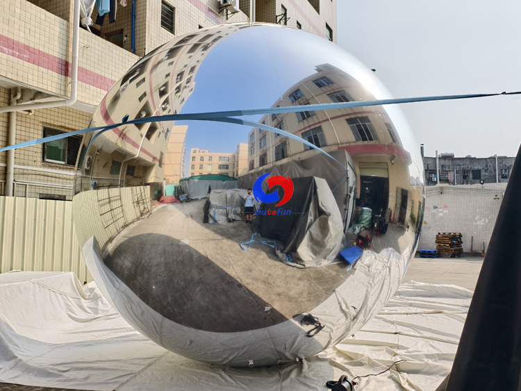Custom size 13ft / 4m Giant silver big shiny inflatable mirror balls /balloons for large evnets decorations setup