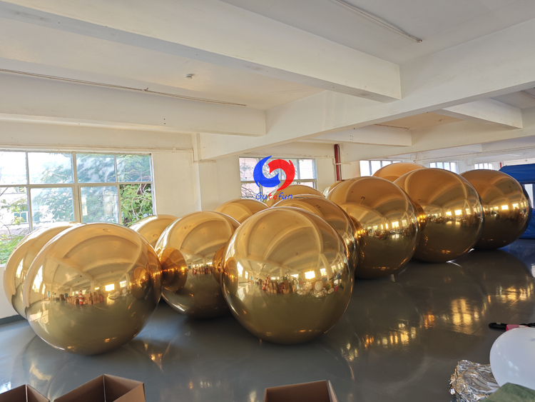 Reusable Luxury Party Events Decor Giant Gold big shiny inflatable metallic spheres / balls for sale