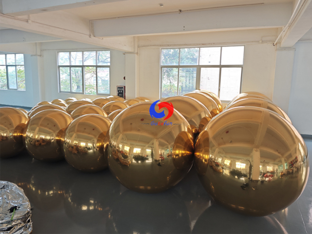Reusable Luxury Party Events Decor Giant Gold big shiny inflatable metallic spheres / balls for sale