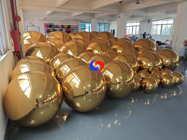 Reusable Luxury Party Events Decor Giant Gold big shiny inflatable metallic spheres / balls for sale