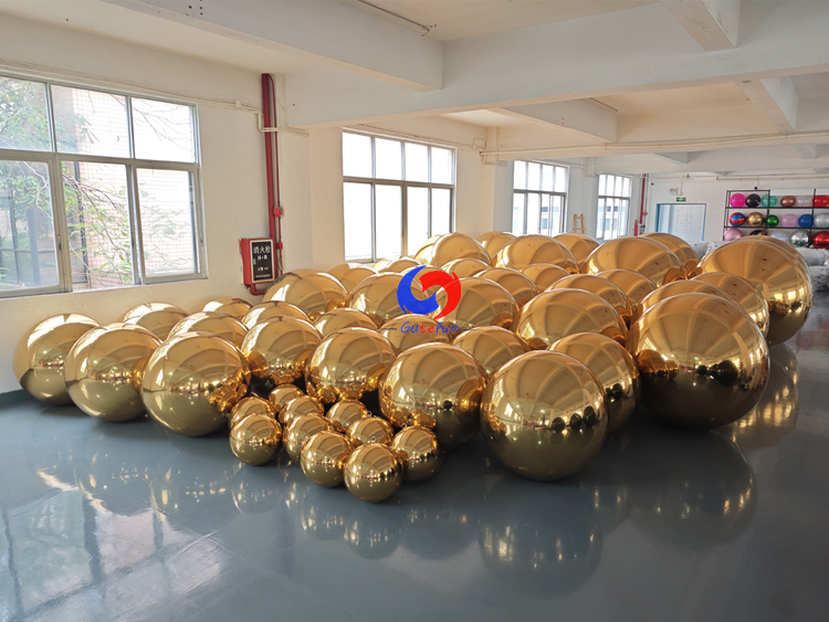 Reusable Luxury Party Events Decor Giant Gold big shiny inflatable metallic spheres / balls for sale