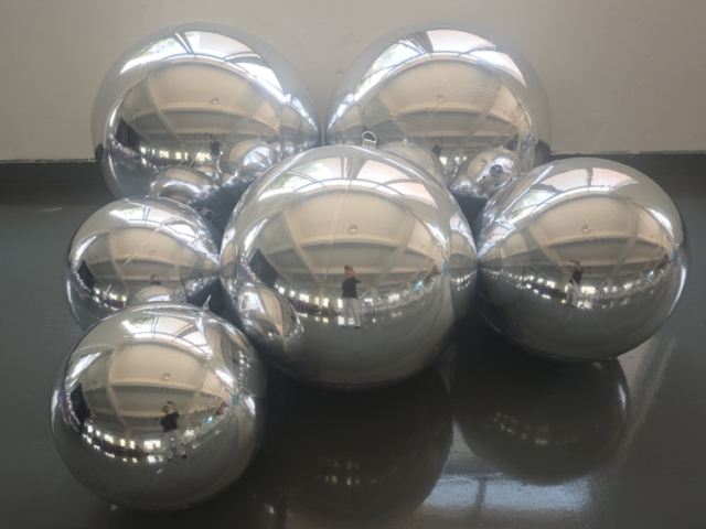 Multi-Size Seamless Silver Inflatable Mirror Ball Set