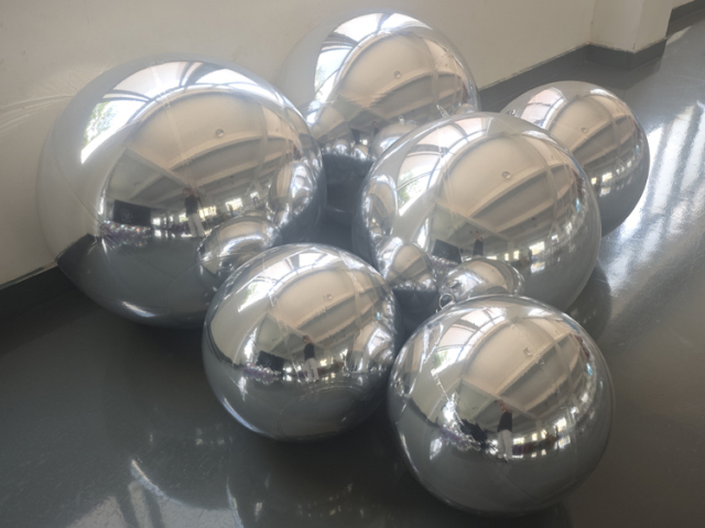 Multi-Size Seamless Silver Inflatable Mirror Ball Set