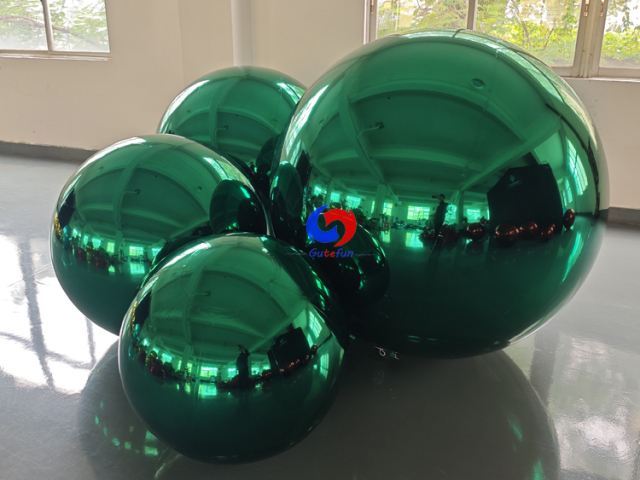 Reusable Multi‑size set Emerald green inflatable mirror spheres for commercial event decor