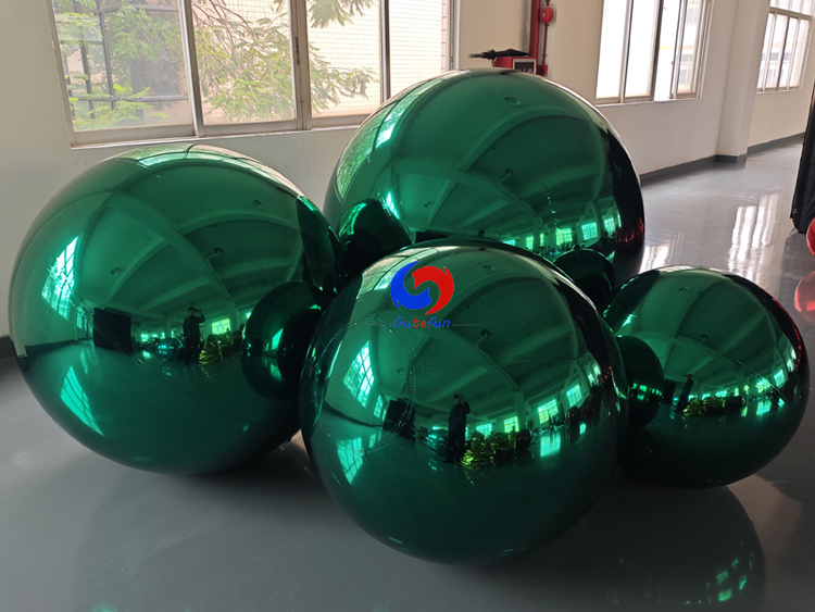 Reusable Multi‑size set Emerald green inflatable mirror spheres for commercial event decor