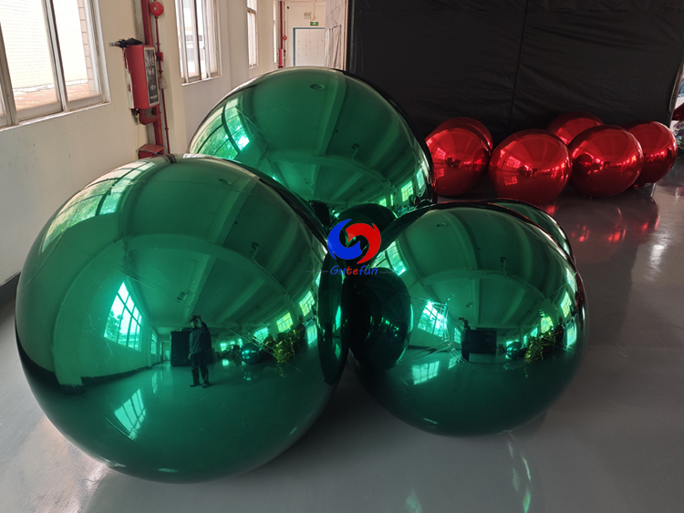Reusable Multi‑size set Emerald green inflatable mirror spheres for commercial event decor