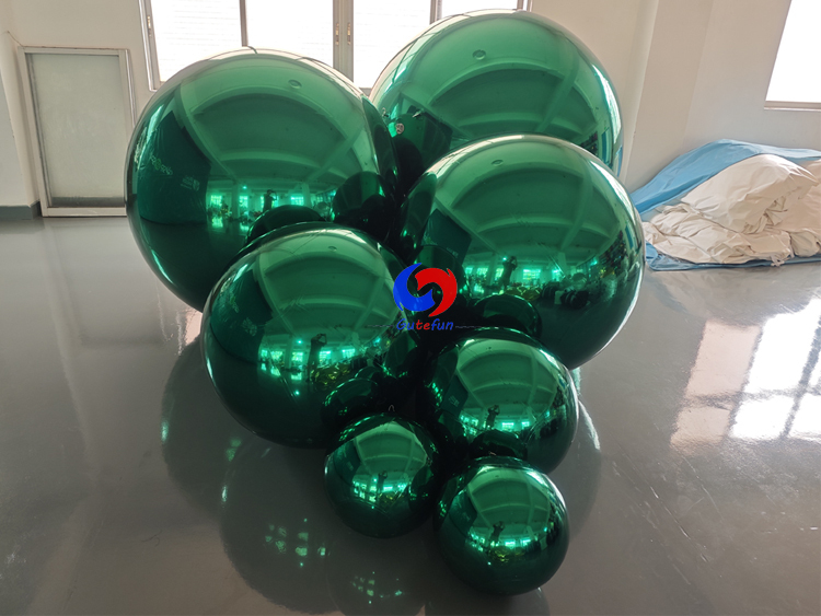 Reusable Multi‑size set Emerald green inflatable mirror spheres for commercial event decor