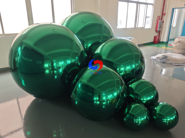 Reusable Multi‑size set Emerald green inflatable mirror spheres for commercial event decor