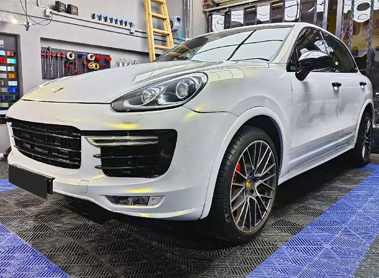 PET pearl white turns gold
