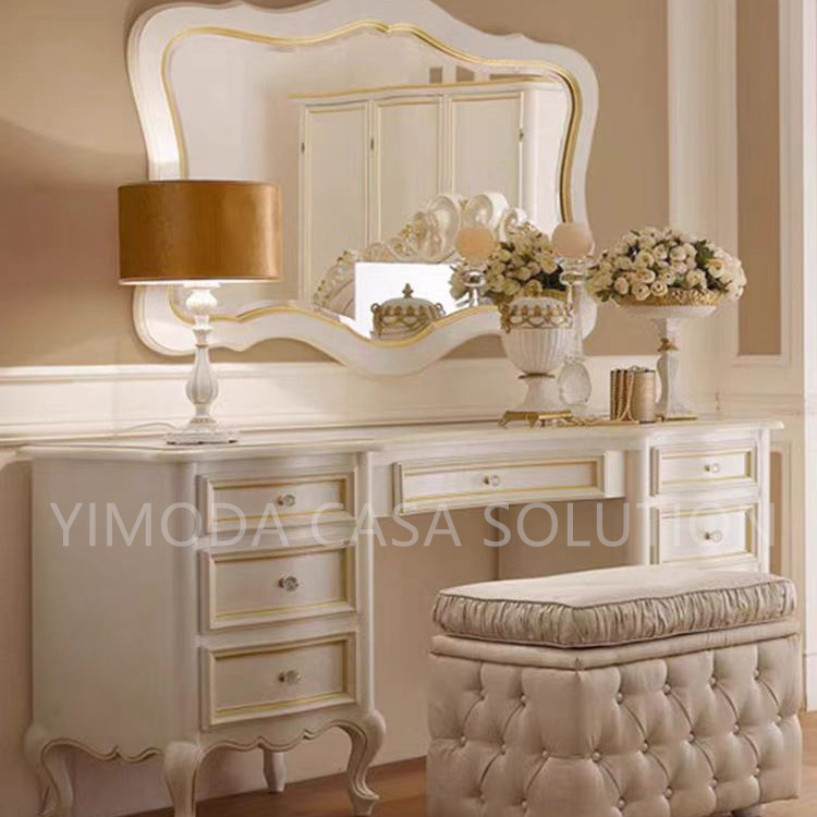 Luxury Beige chesterfield Wooden Carved Bedroom Furniture Sets Classic Design Royal Furniture Home Furniture Antique Wood Solid Wood Bed