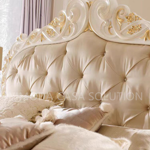 Luxury Beige chesterfield Wooden Carved Bedroom Furniture Sets Classic Design Royal Furniture Home Furniture Antique Wood Solid Wood Bed