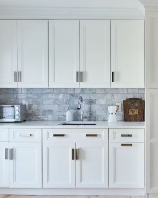 Eco-Friendly Modern Modular White Shaker Kitchen Cabinets With Sink Drawer Basket Faucet Custom Size & Color