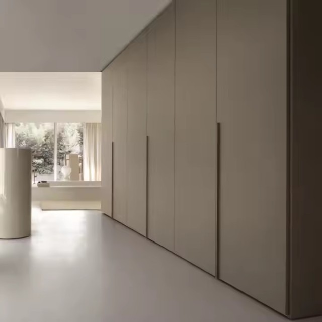 Modern Latest White Wooden Bedroom Wardrobe with Opening Door and White Modern Closets for Storage