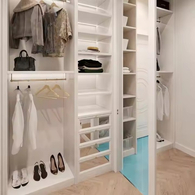 European Luxury White Walk-in Closet with White Accents Carved Details Design High-quality Freestanding Wardrobe for villa Apartment