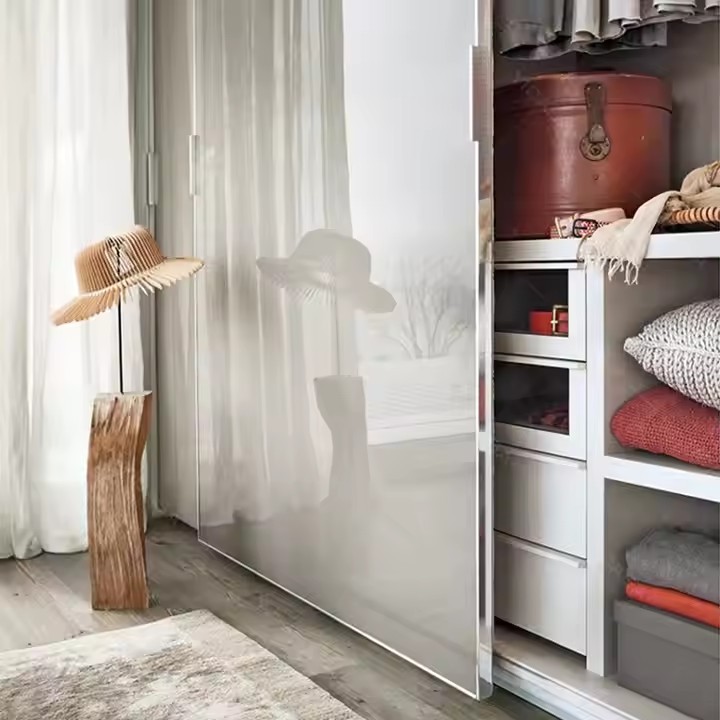 New Design Bedroom Furniture Sliding Door Wooden Lacquer Modern Beige Simple Home Wardrobe Customized Size Bedroom Closet