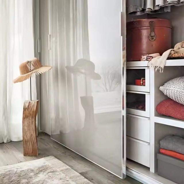 New Design Bedroom Furniture Sliding Door Wooden Lacquer Modern Beige Simple Home Wardrobe Customized Size Bedroom Closet