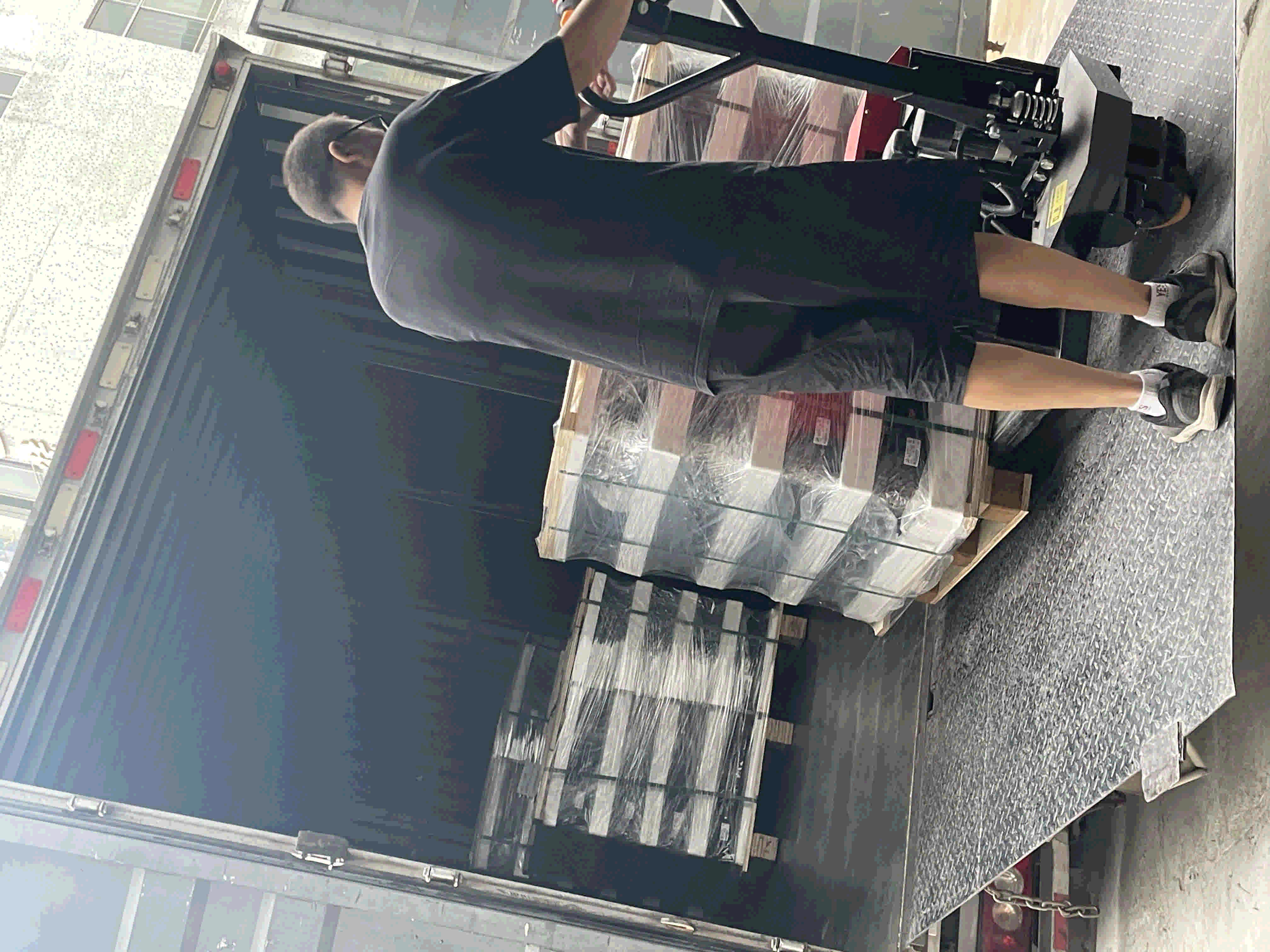 QISHANR refrigeration oil loading and export packing