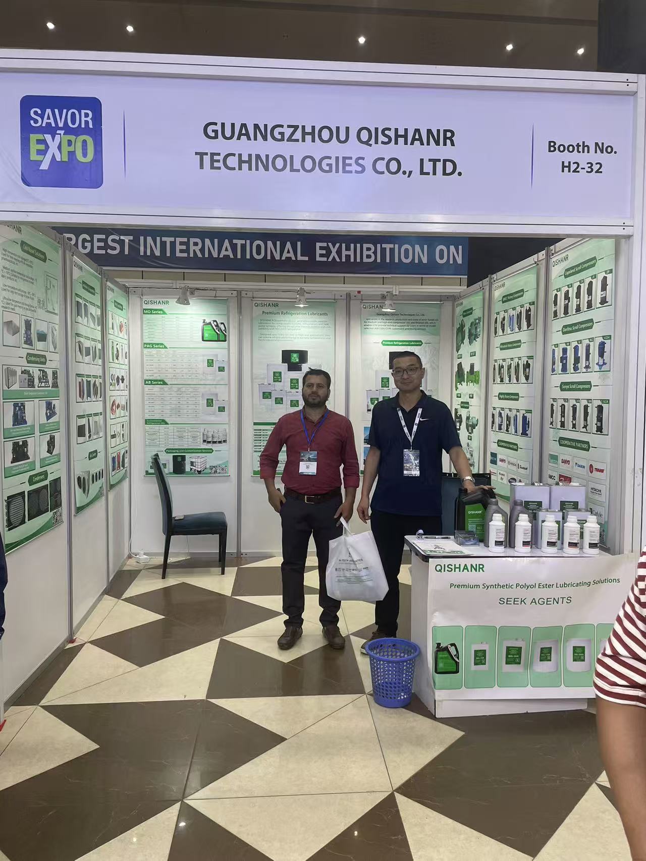 Qishanr representative and exhibition visitor at Booth H2-32