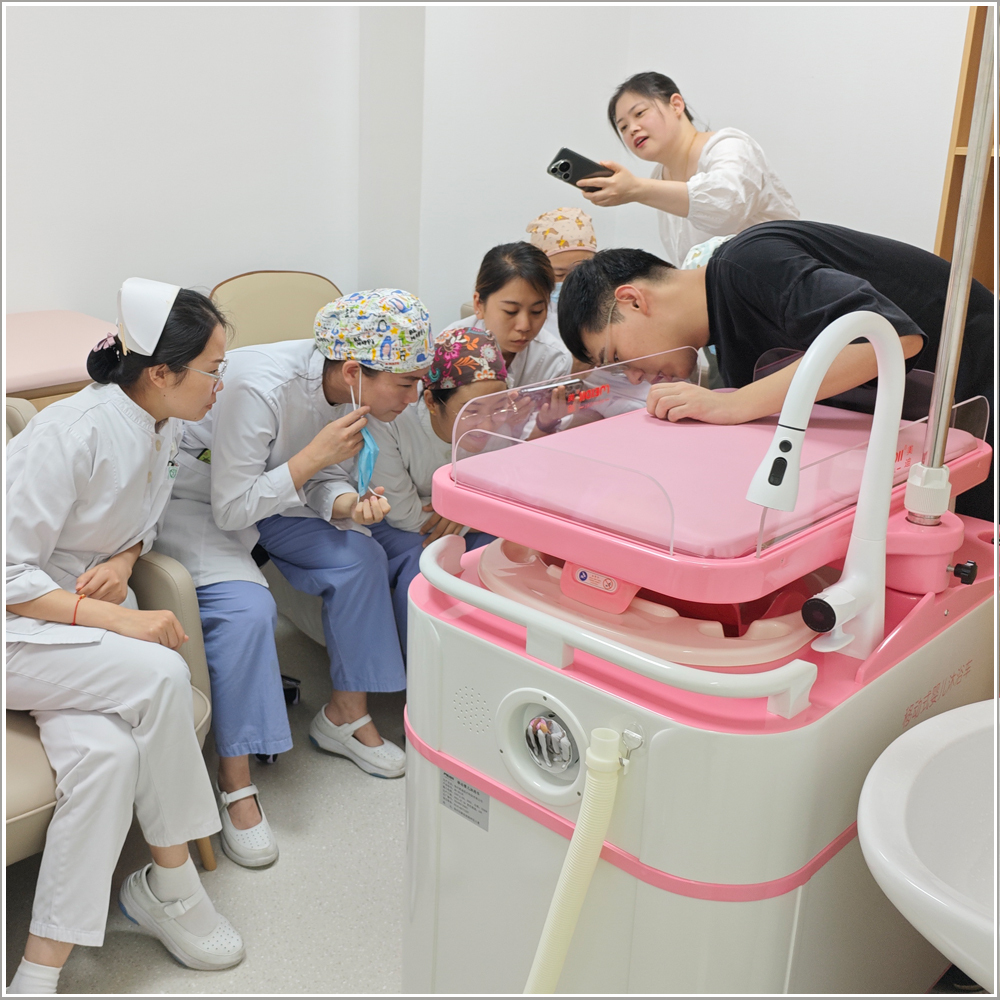 MJD-8000D / LDRP CARRINHO DE CUIDADOS COM SPA MÓVEL PARA BEBÊS