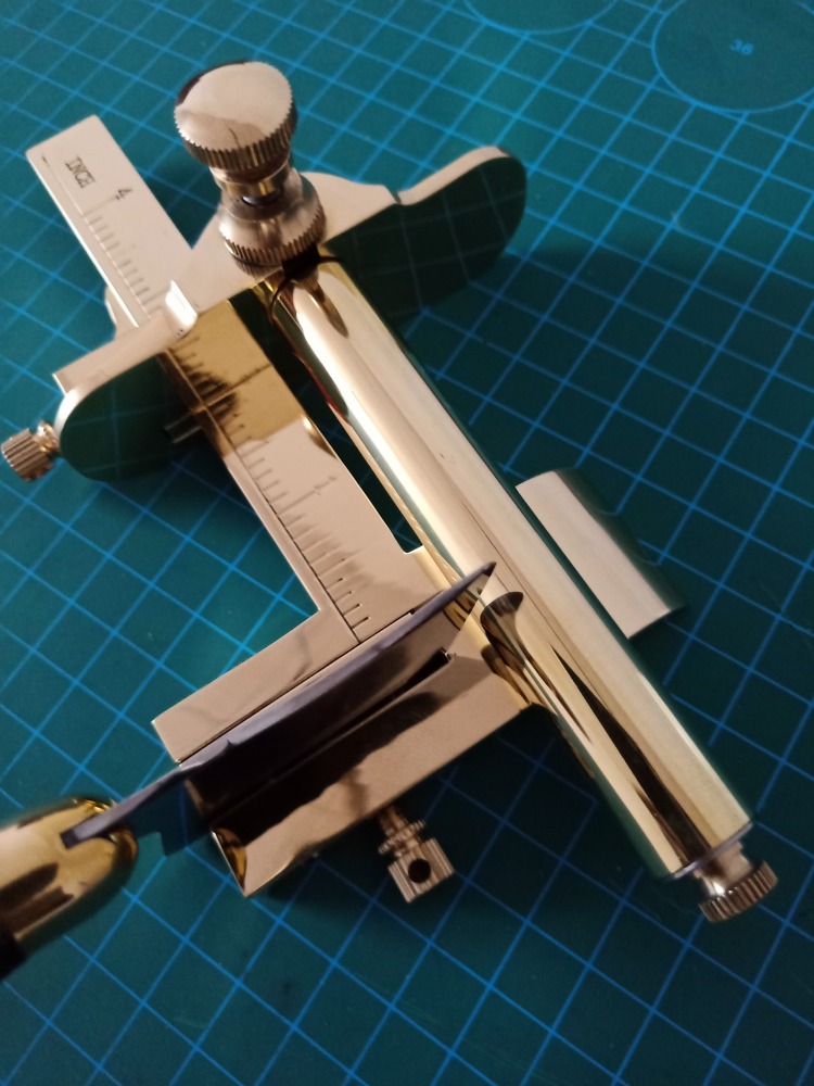 KL Custom Made Premium Strap Cutter