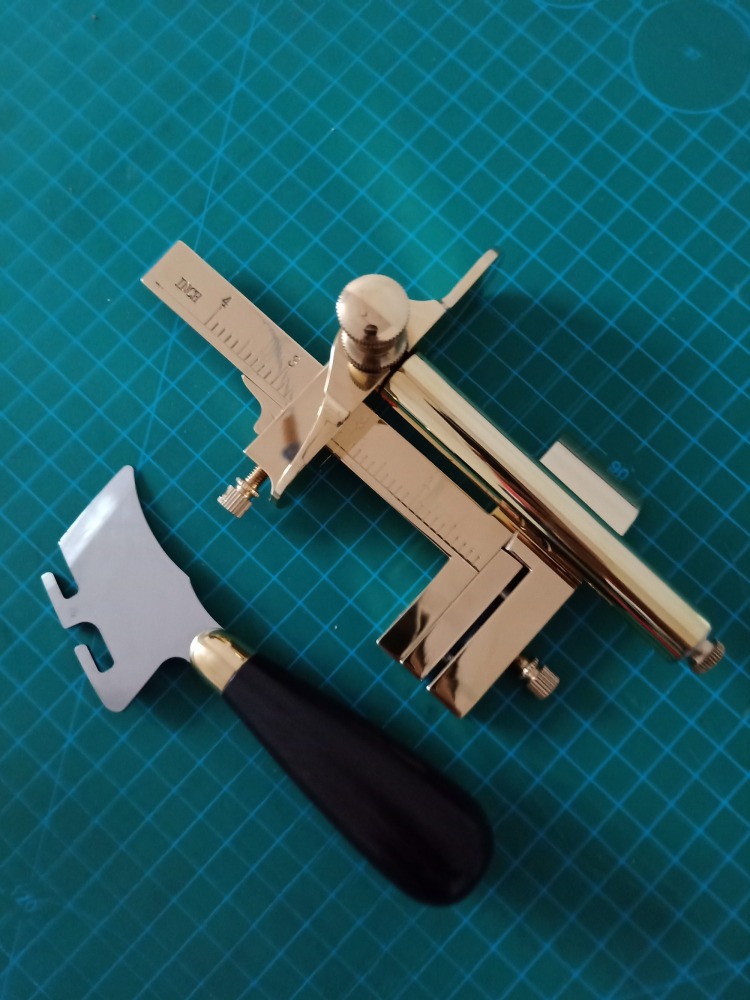KL Custom Made Premium Strap Cutter