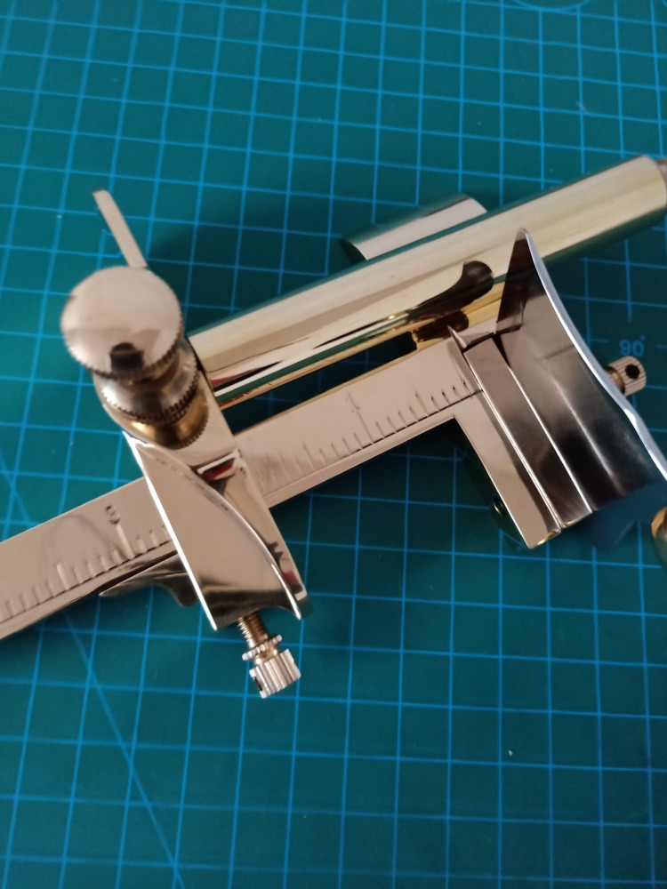 KL Custom Made Premium Strap Cutter