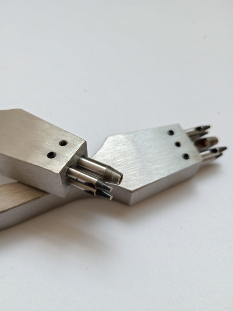 Leather tools Brogue punch