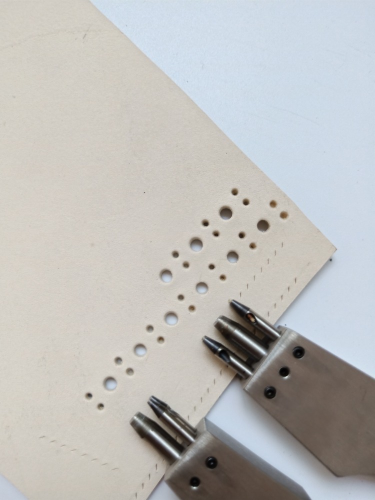 Leather tools Brogue punch