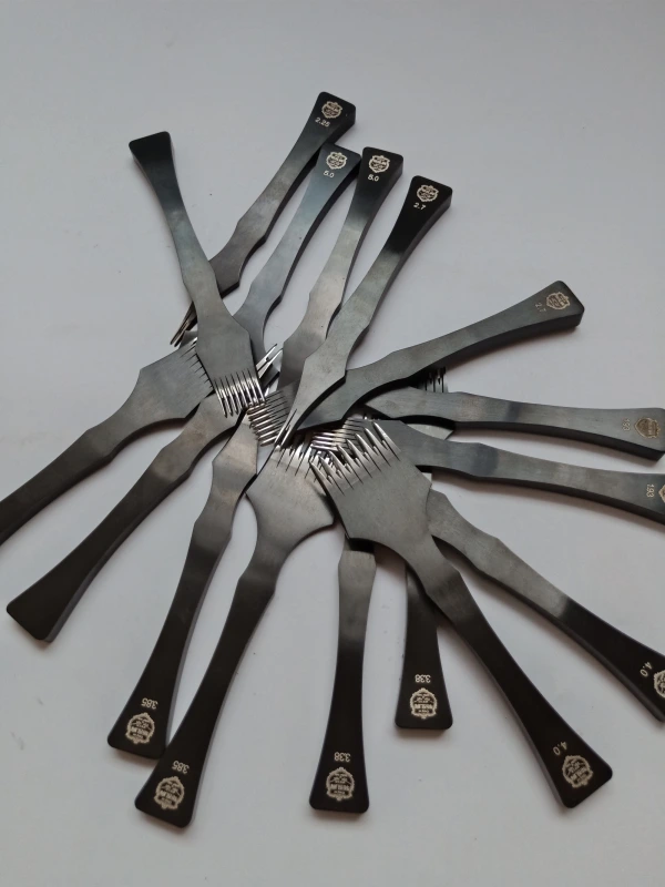 KL Black Stitching Chisel (Japanese Diamond Style)