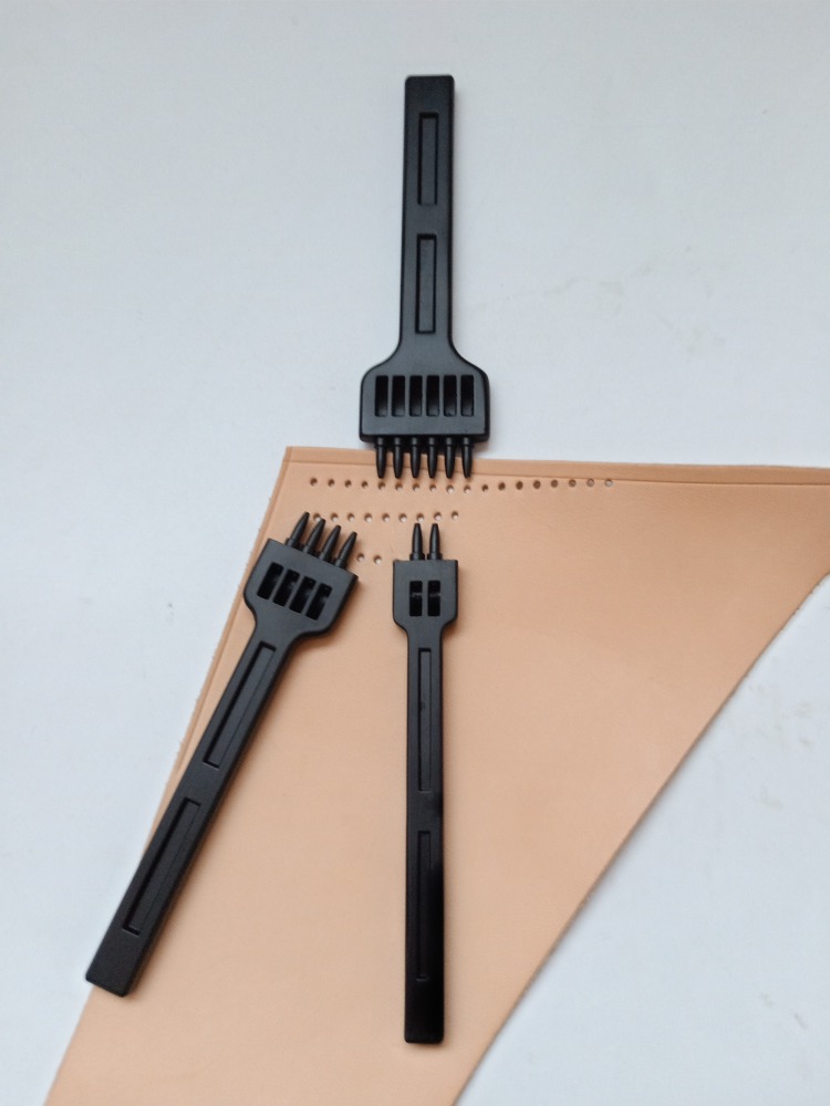 Basic Black Stitching Chisel (Round Hole)