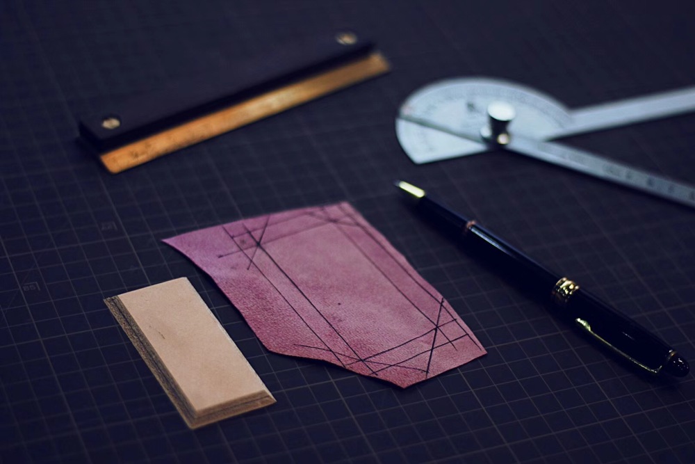 Handmade leather stitiching box tool