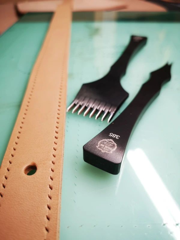 KL Black Stitching Chisel (Japanese Diamond Style)