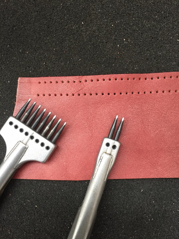 Stitching Chisel (Round Hole)