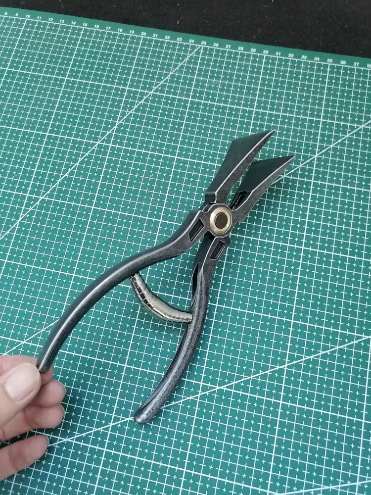 Thread Pliers / Leather Edge Clamps