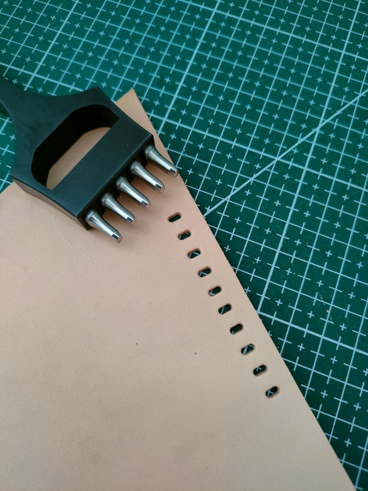 Basic Watch Strap Punch (2 x 4mm Oblong)